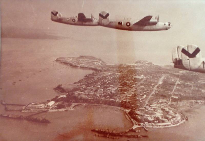 23_squadronover_darwin_1945.jpg 23_squadronover_darwin_1945.jpg